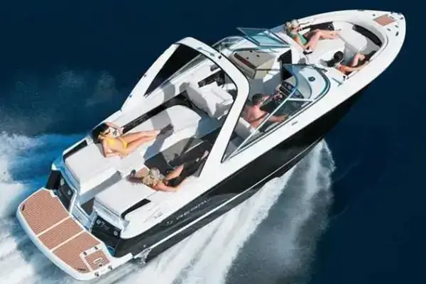 Star Boat Regal 2700 a